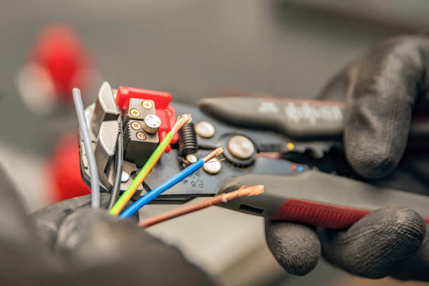 Best Emergency Electrician Near Me  in Breckinridge Center, KY